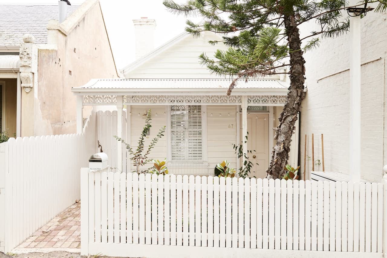 In Melbourne, an Unremarkable Worker’s Cottage Hides a Heavenly Backyard Home
